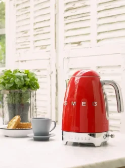 Smeg Kahvi Ja Tee-Punainen Vedenkeitin Lampotilansaadolla Klf04Rdeu